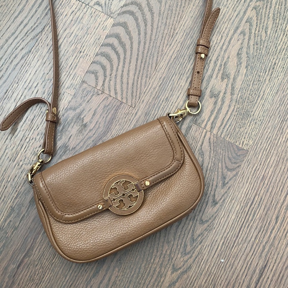 Tory Burch brown pocket book